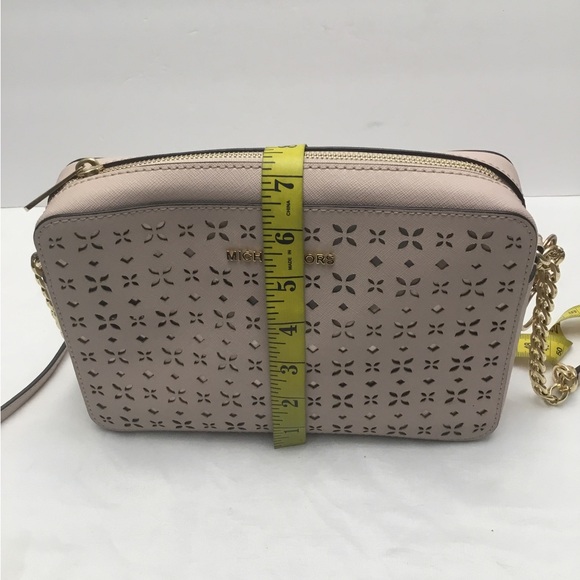 Michael Kors Pink Crossbody Bag with Gold Chain - Picture 4 of 16